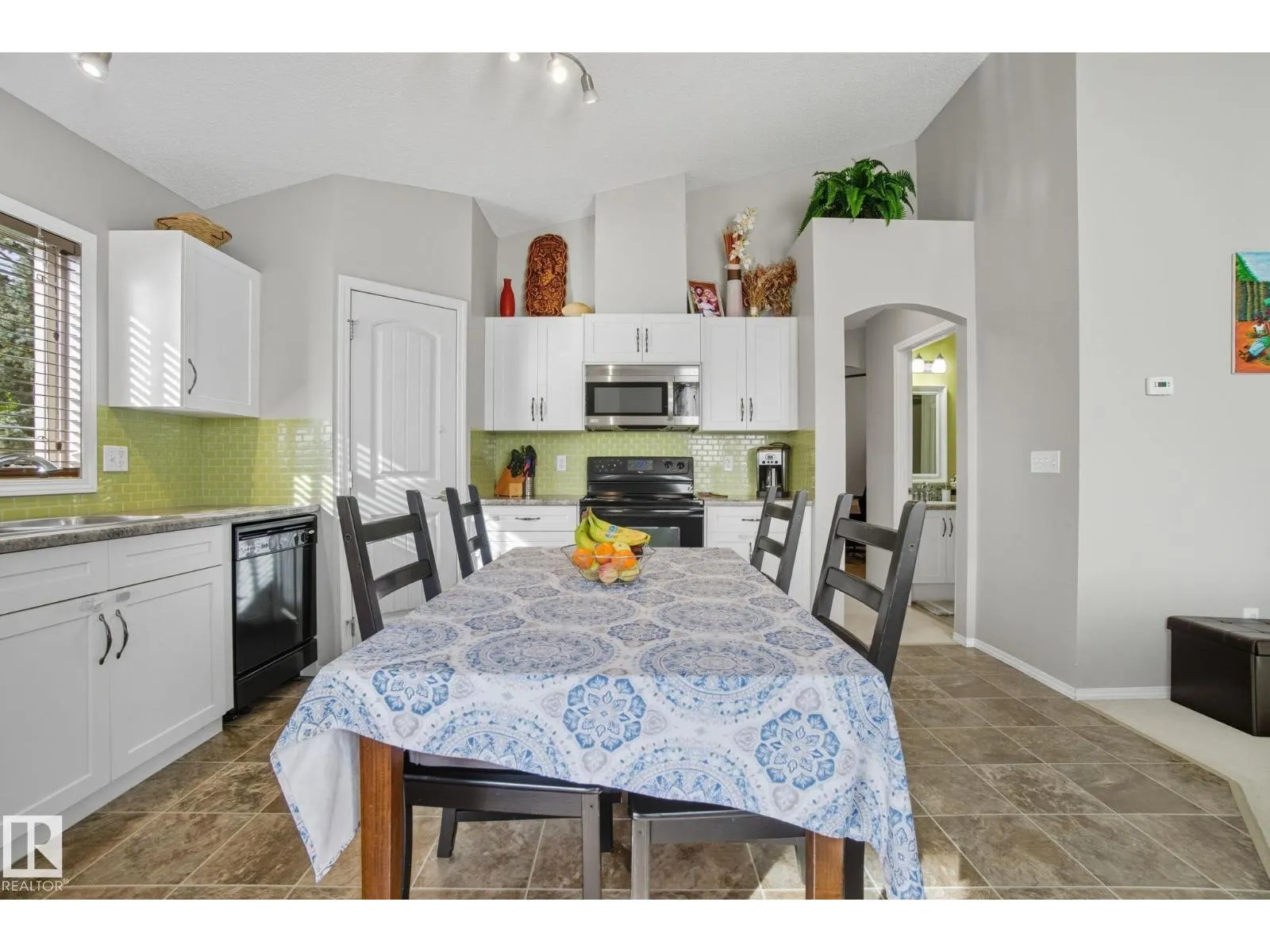#34 604 62 ST SW