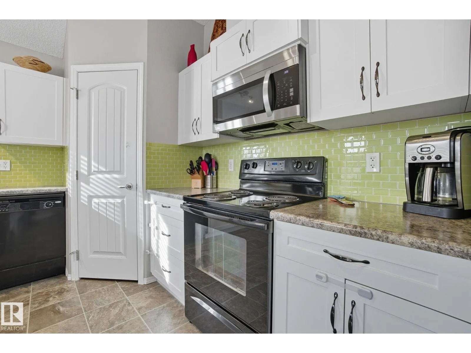 #34 604 62 ST SW