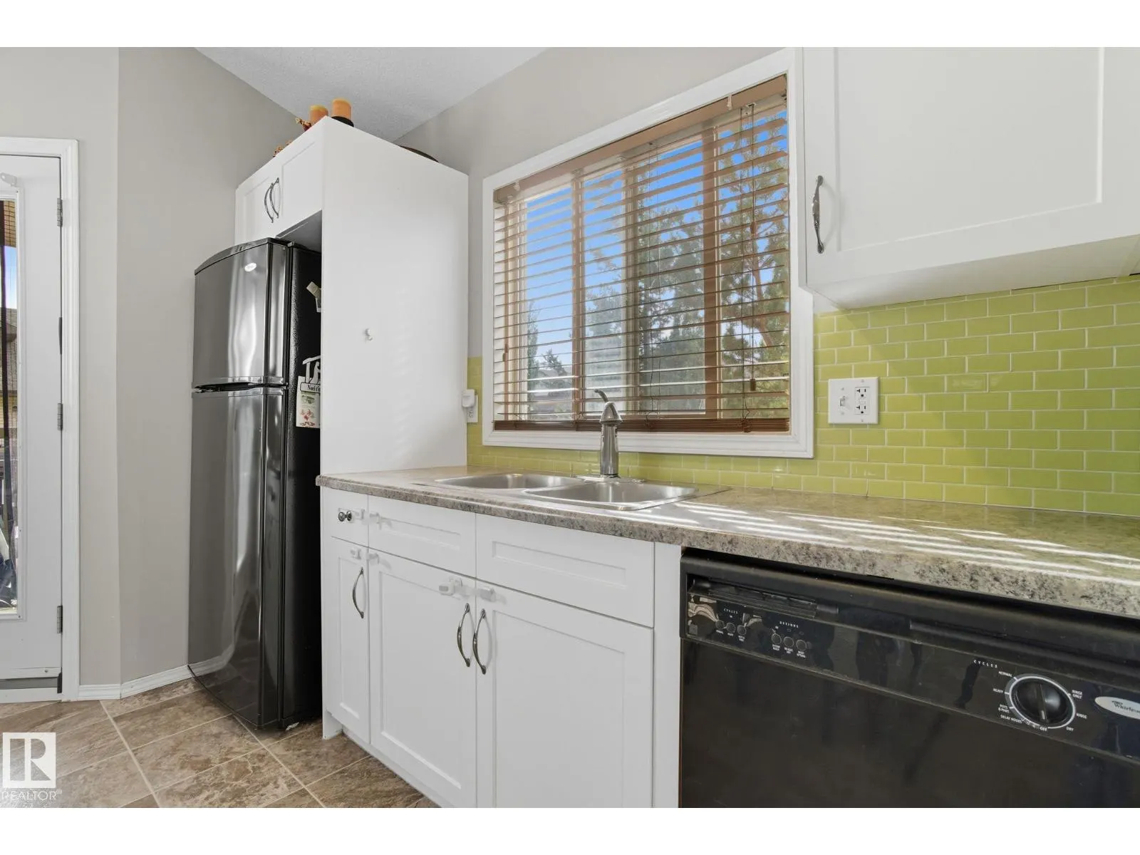 #34 604 62 ST SW