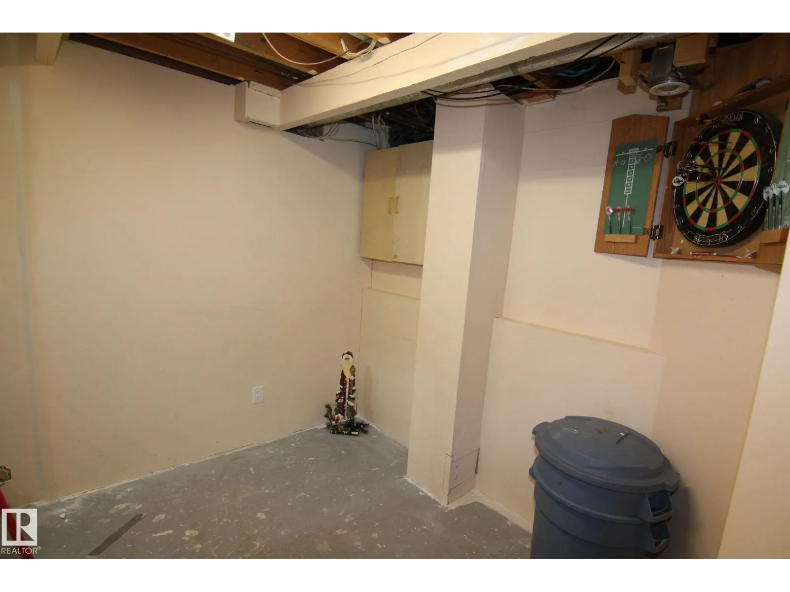 9925 171 AV NW