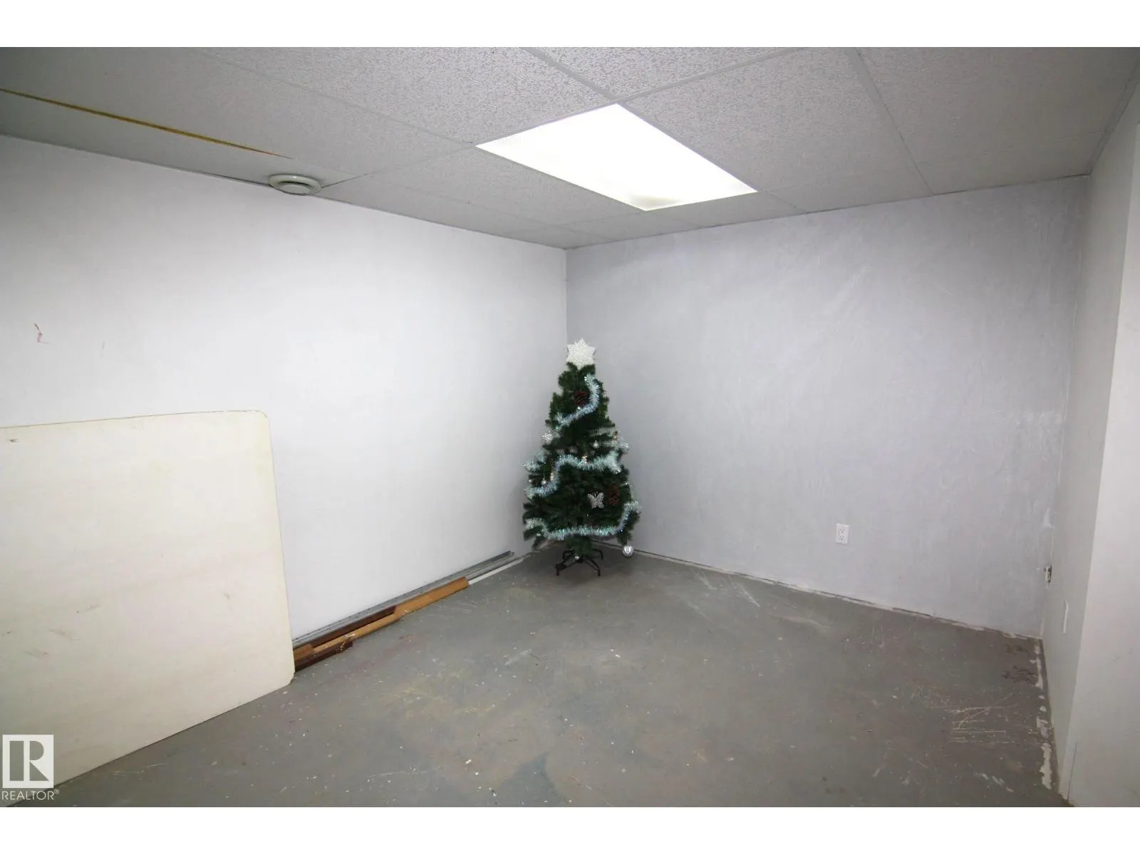 9925 171 AV NW