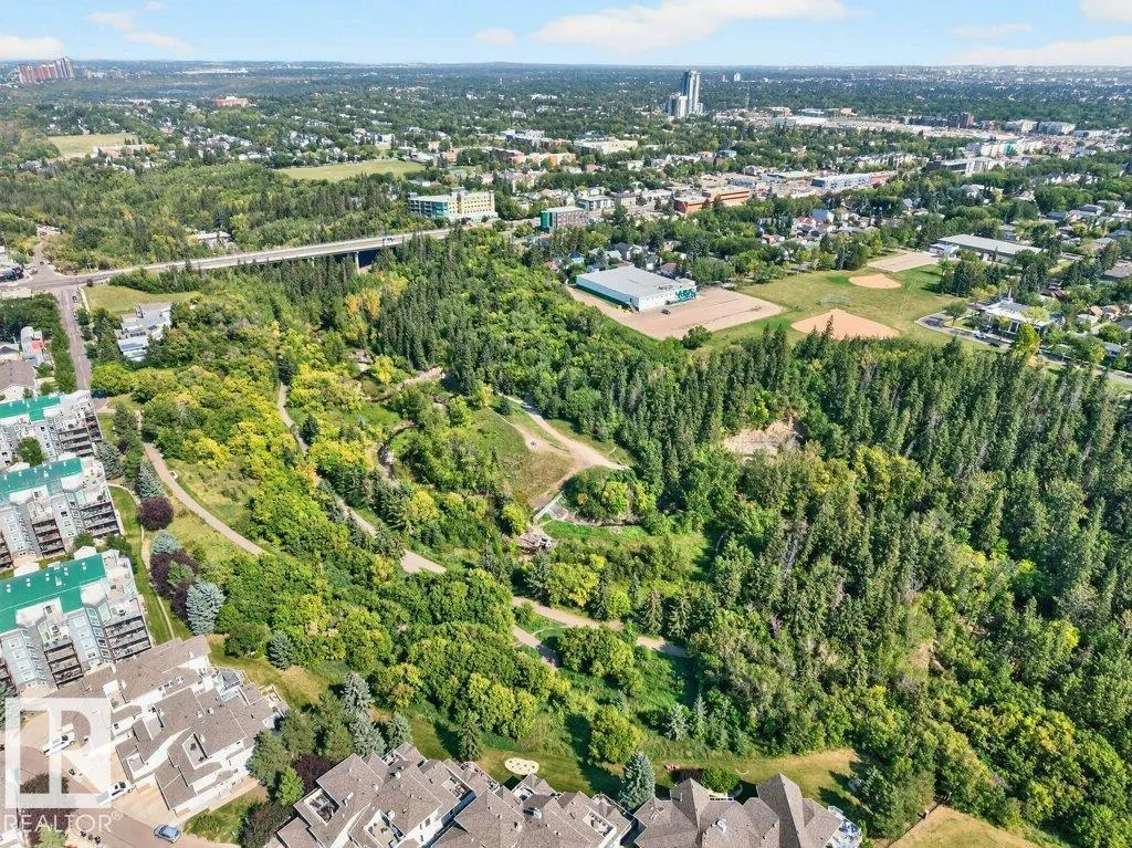 9738 81 AV NW