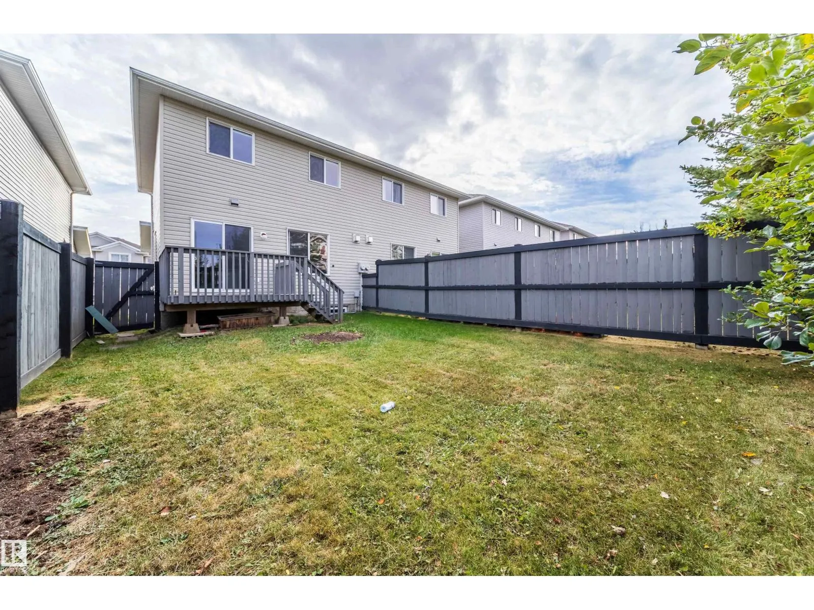 #32 120 MAGRATH RD NW