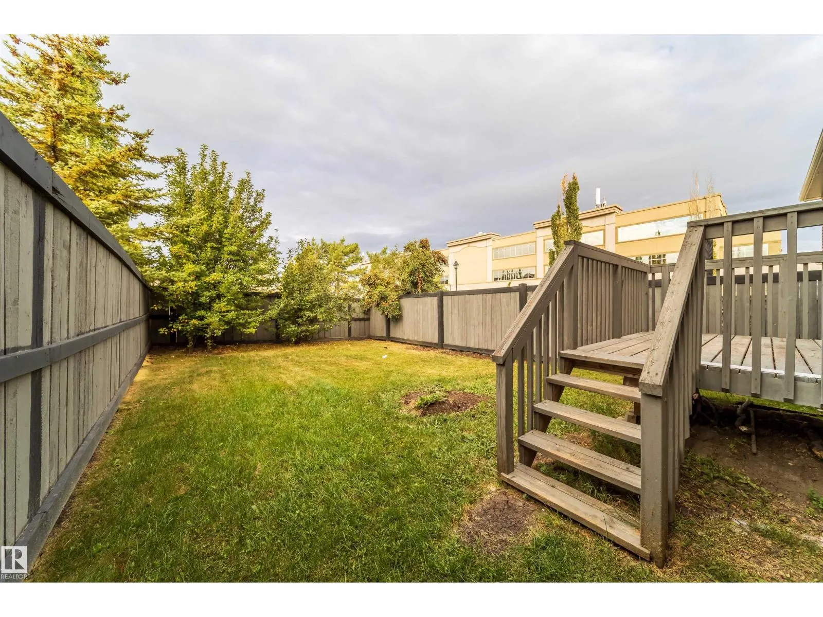#32 120 MAGRATH RD NW