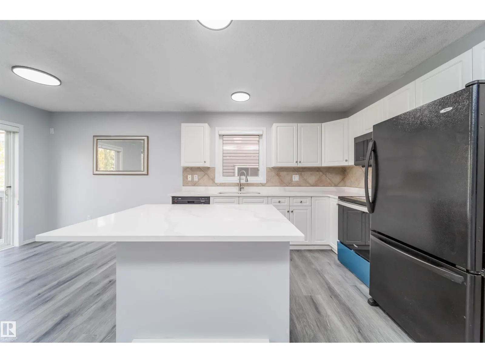 #32 120 MAGRATH RD NW