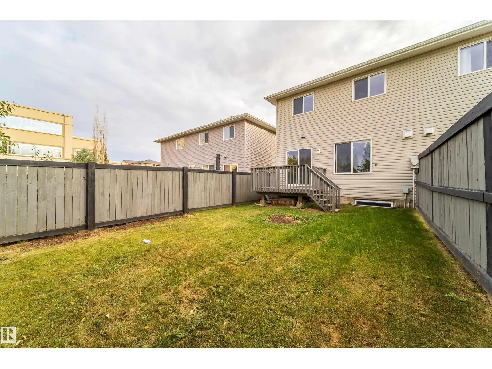 #32 120 MAGRATH RD NW