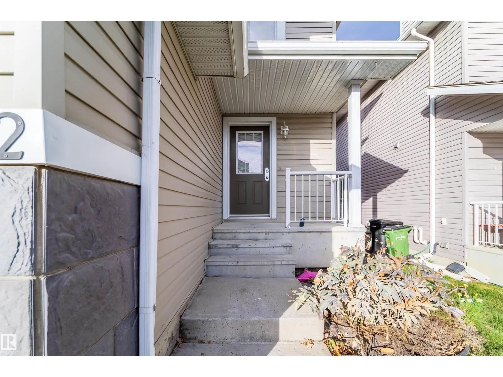 #32 120 MAGRATH RD NW