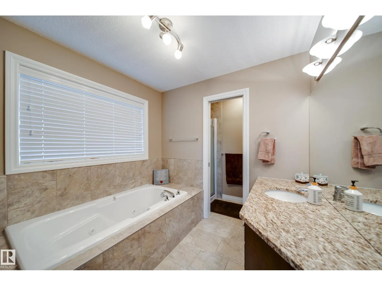 15 NORWOOD CL