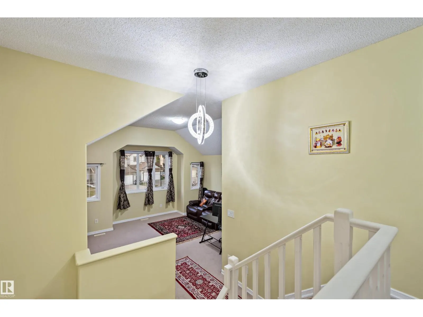 3449 28 ST NW