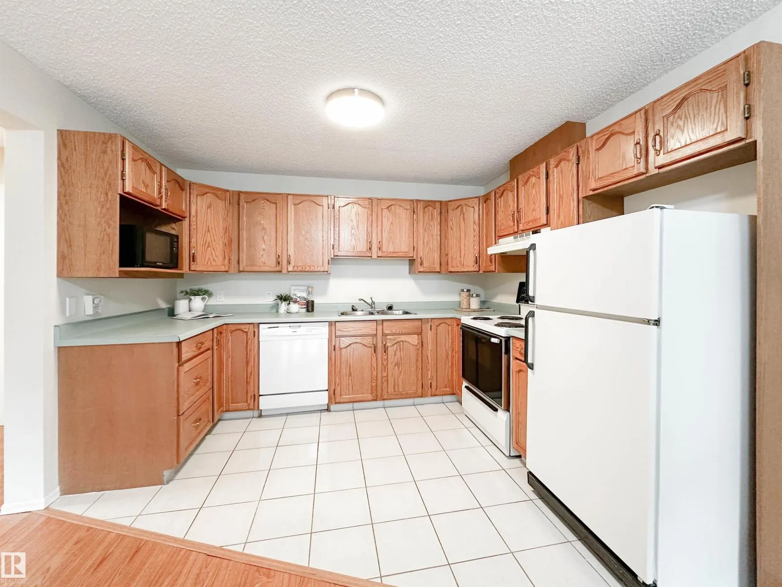 #106 52 ST MICHAEL ST
