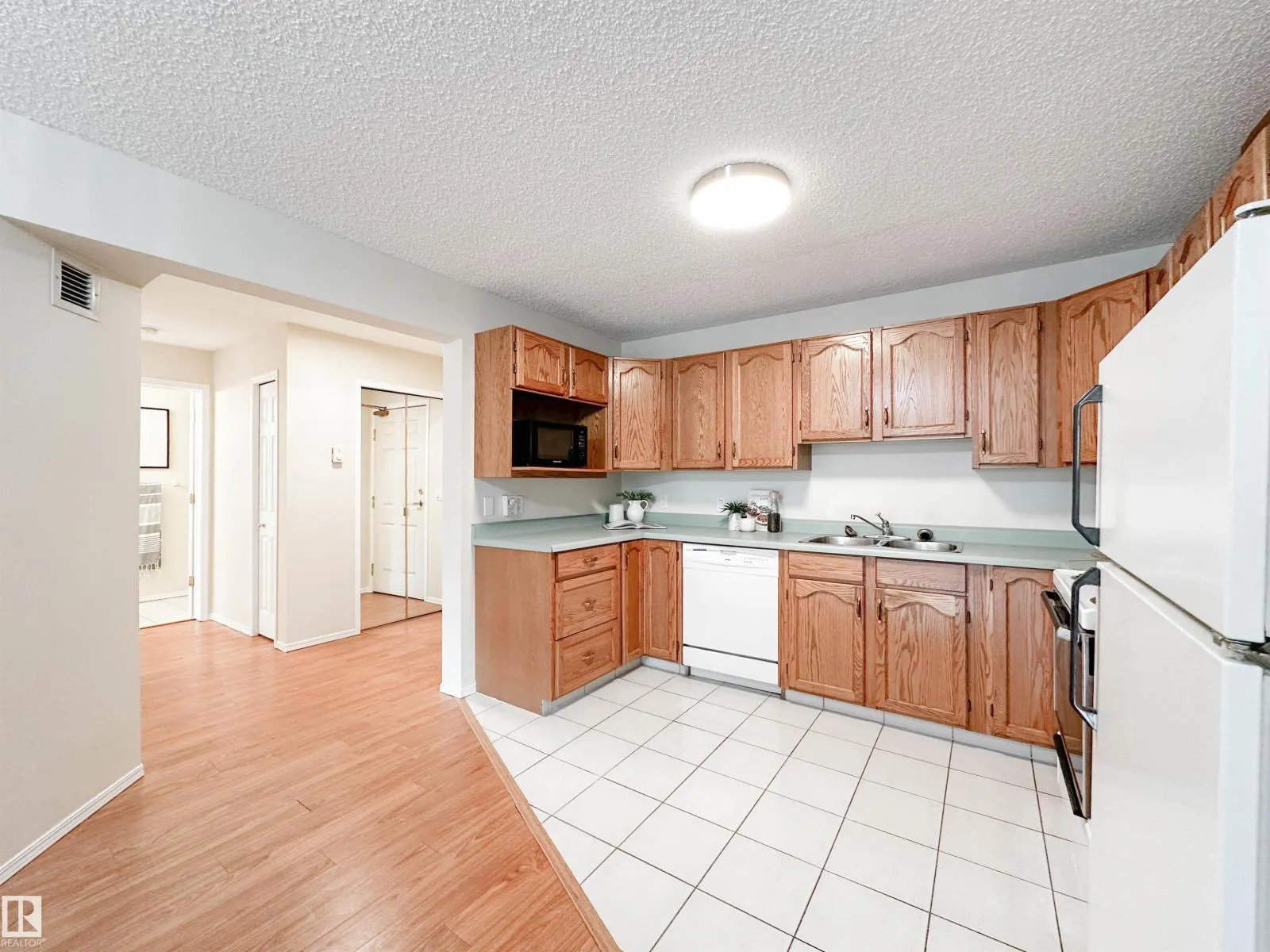 #106 52 ST MICHAEL ST