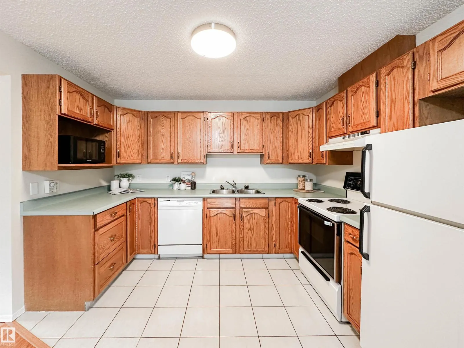 #106 52 ST MICHAEL ST