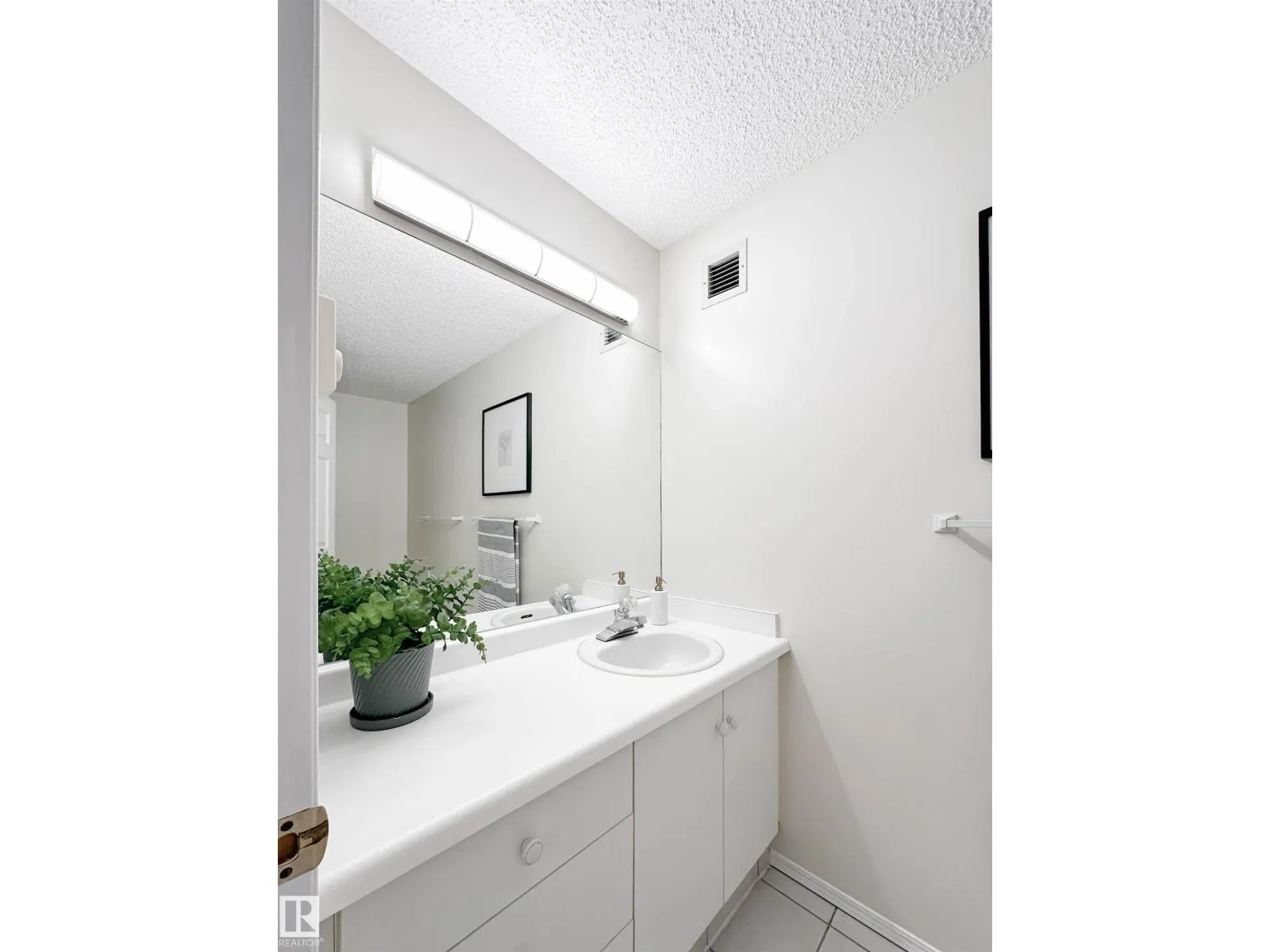 #106 52 ST MICHAEL ST