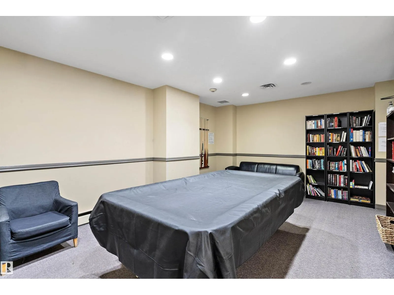 #1207 9725 106 ST NW