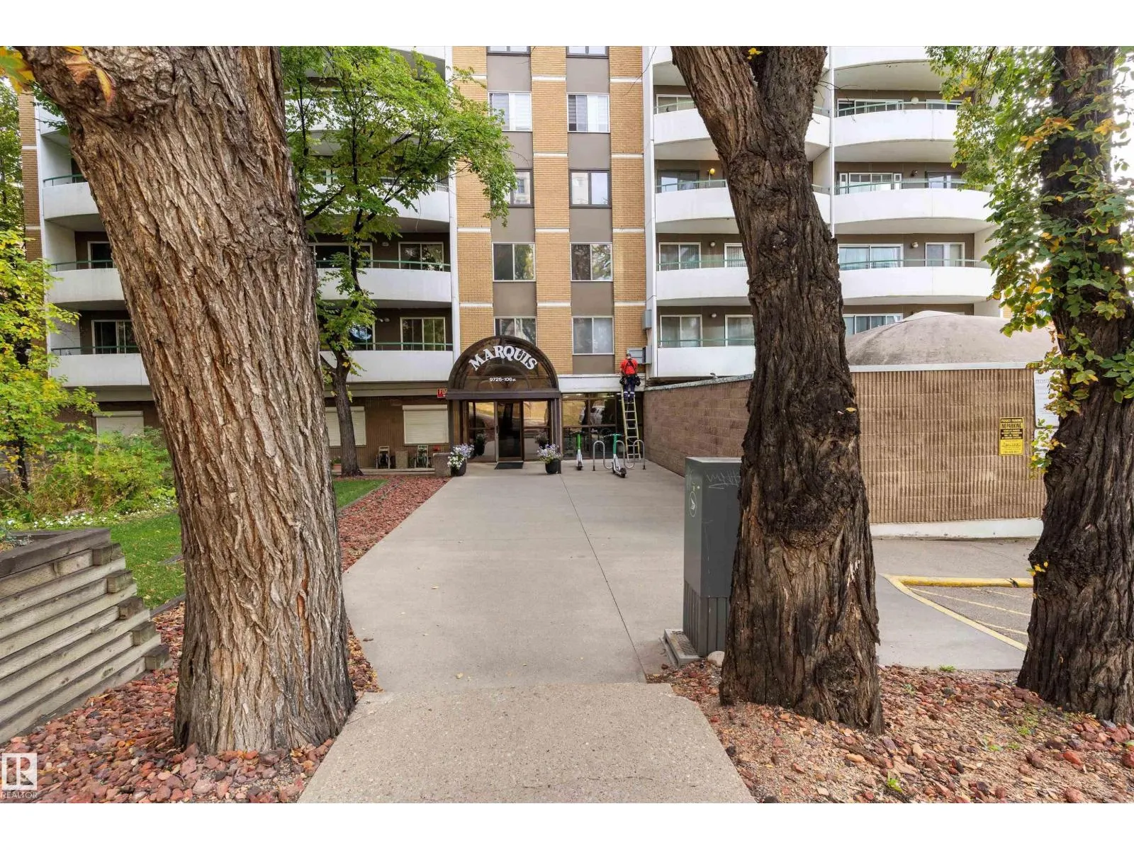#1207 9725 106 ST NW