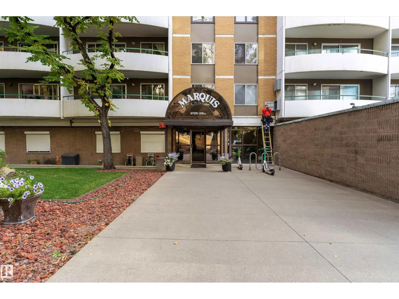 #1207 9725 106 ST NW