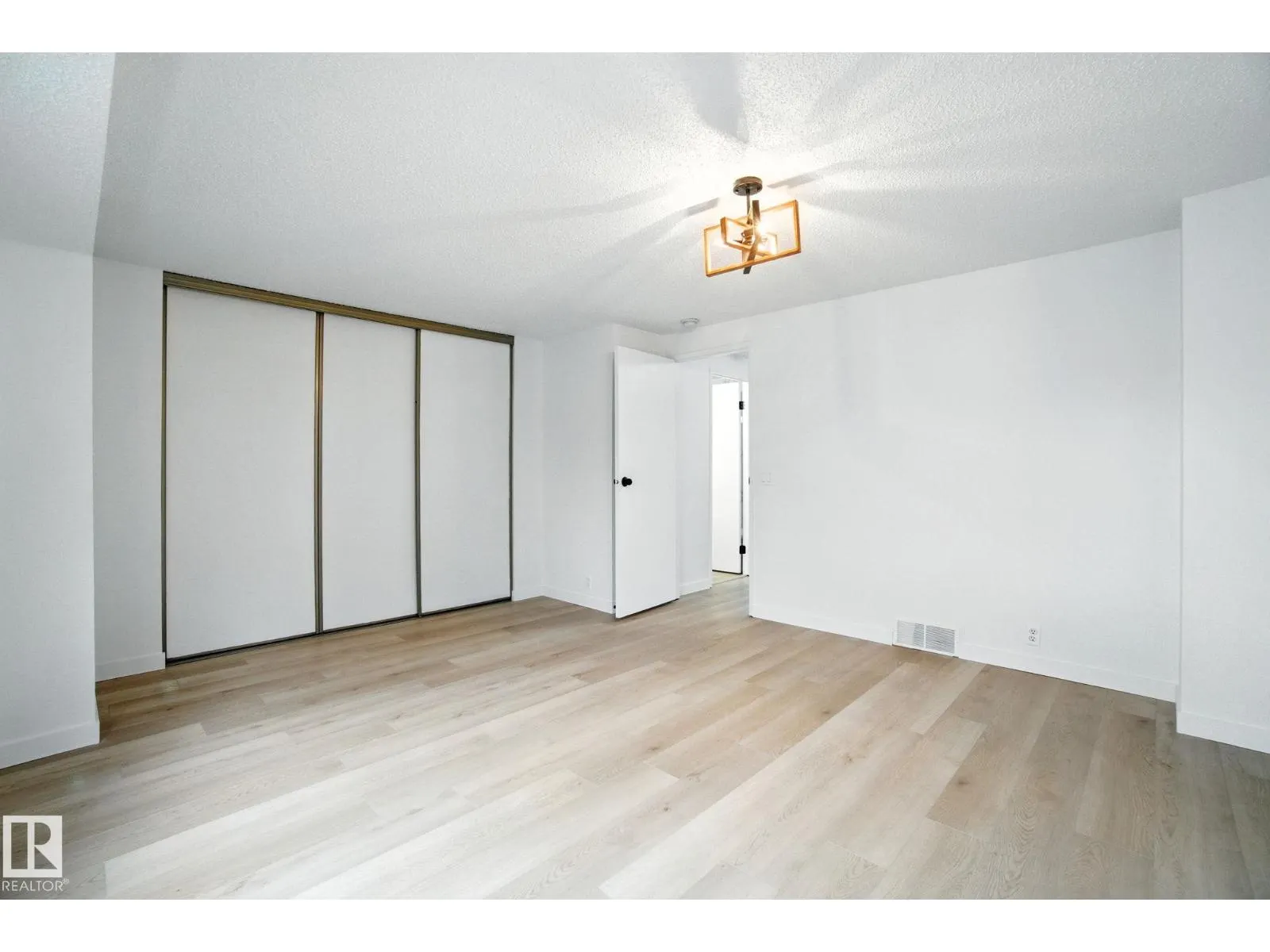 5412 146 AV NW