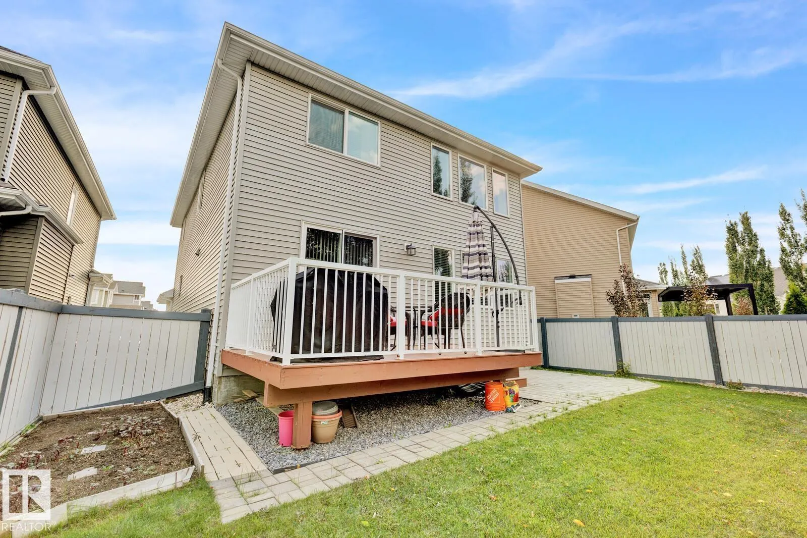 8928 23 AV SW