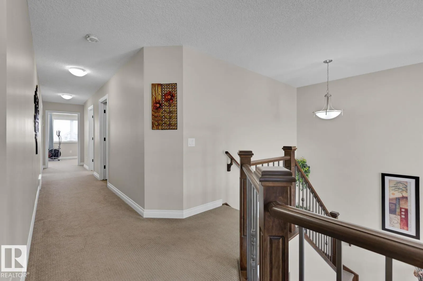8928 23 AV SW