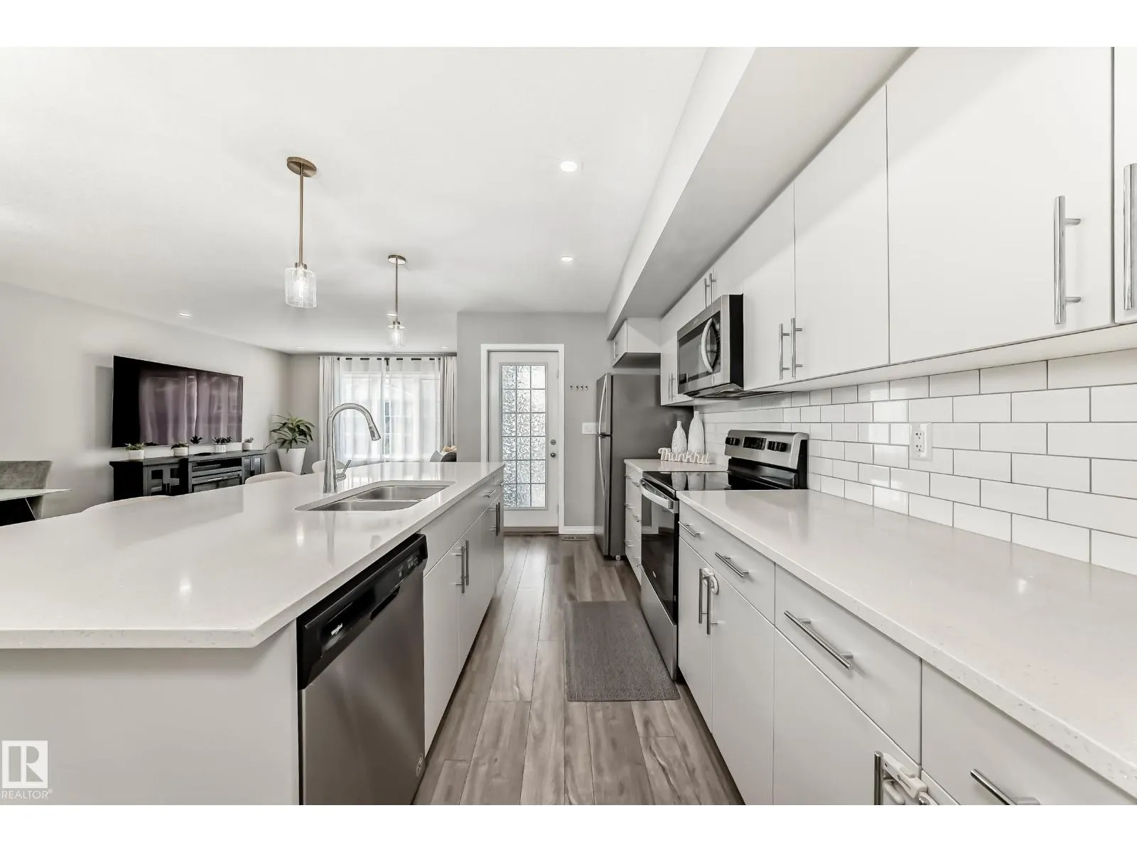20310 15A AV NW