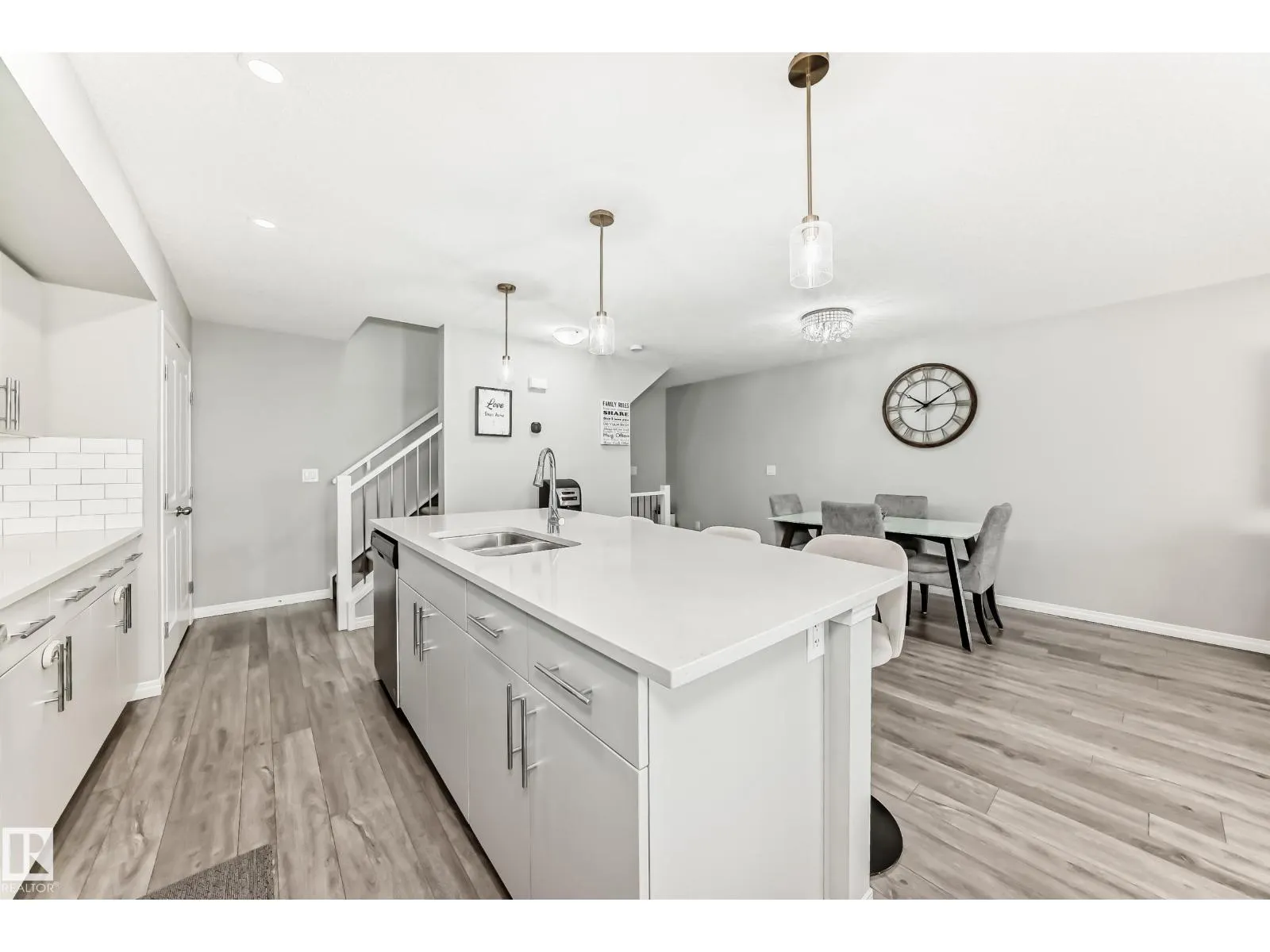20310 15A AV NW
