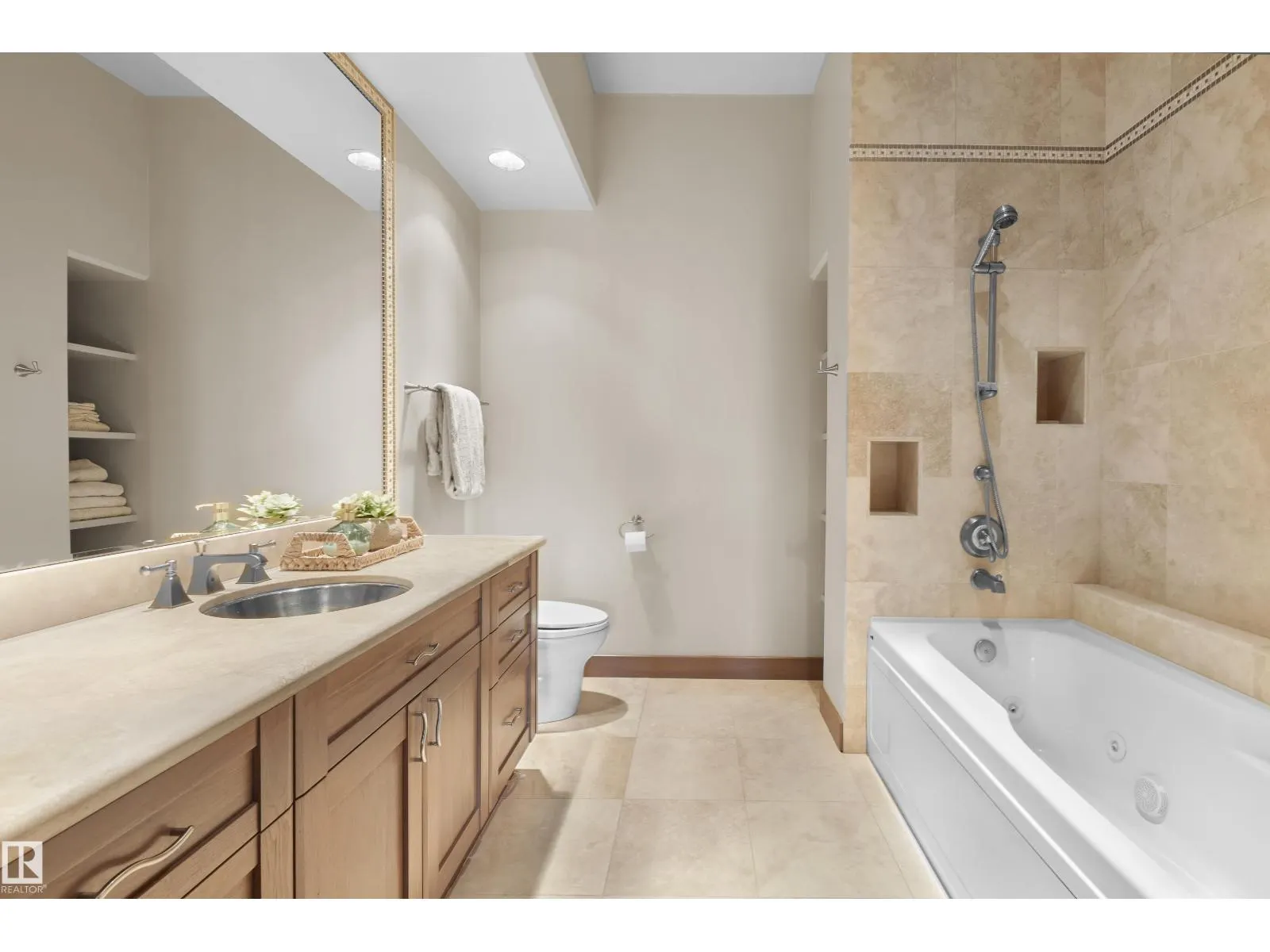 56 WINDERMERE DR SW