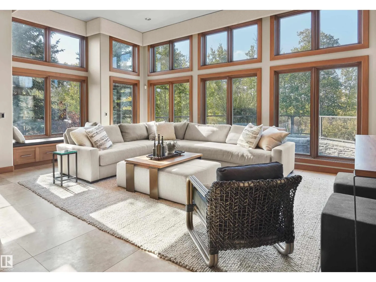 56 WINDERMERE DR SW