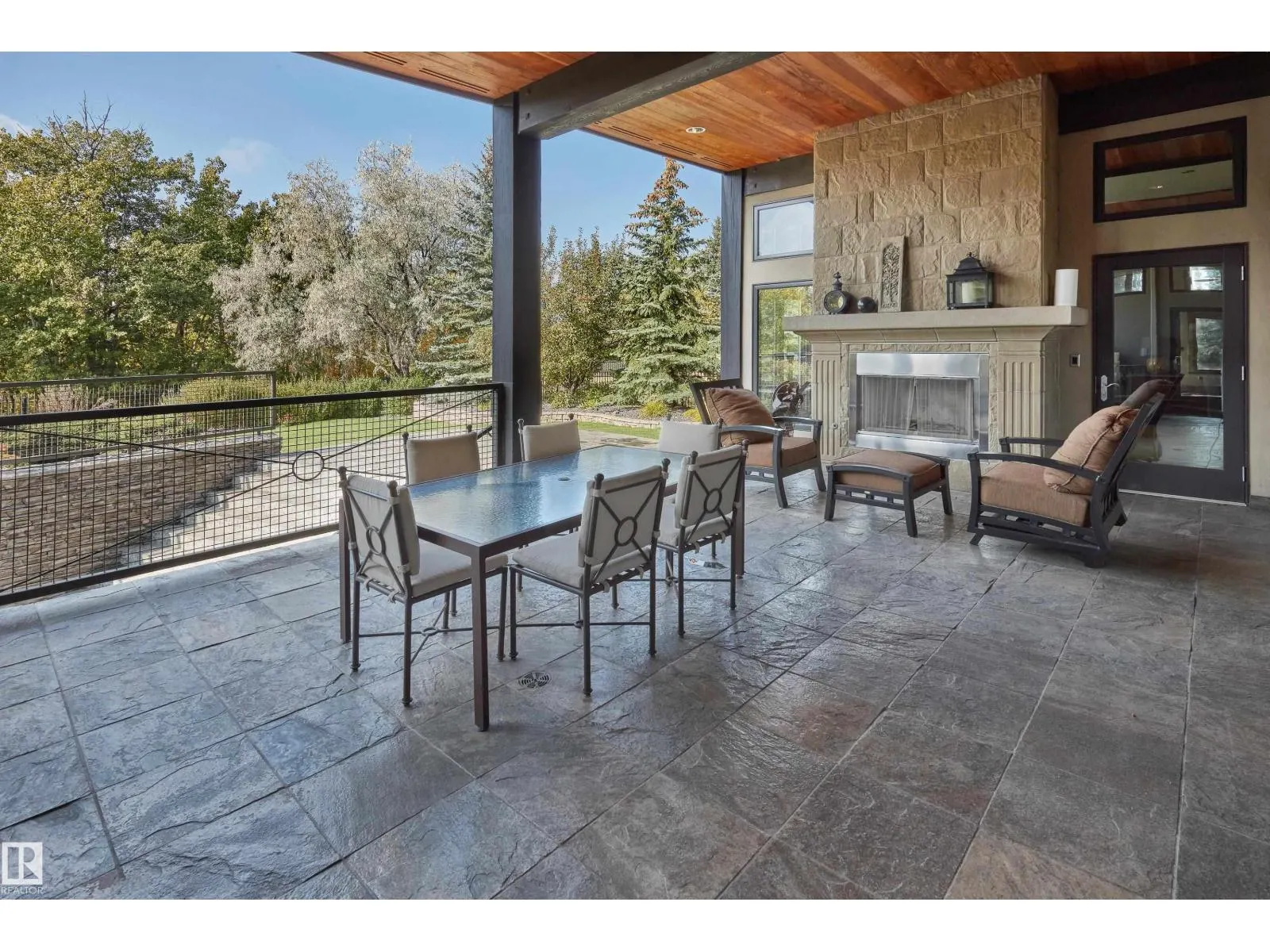 56 WINDERMERE DR SW