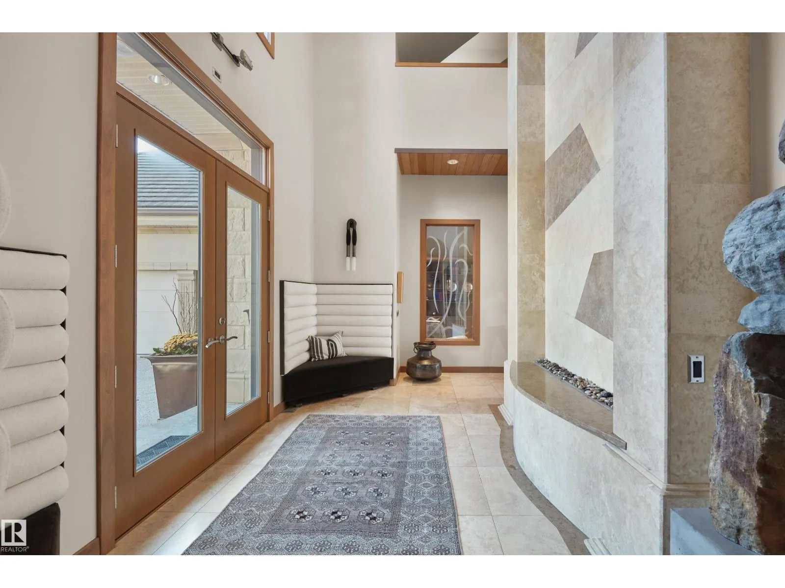 56 WINDERMERE DR SW