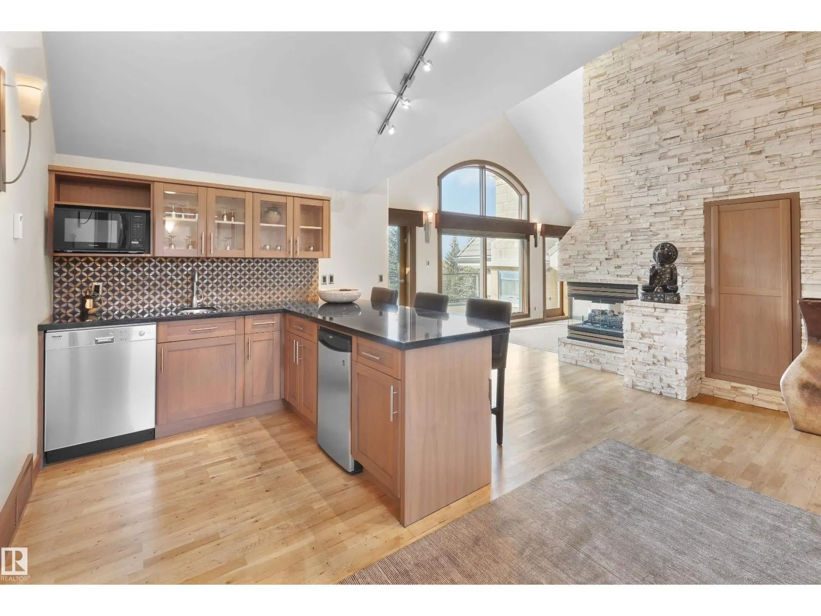 56 WINDERMERE DR SW