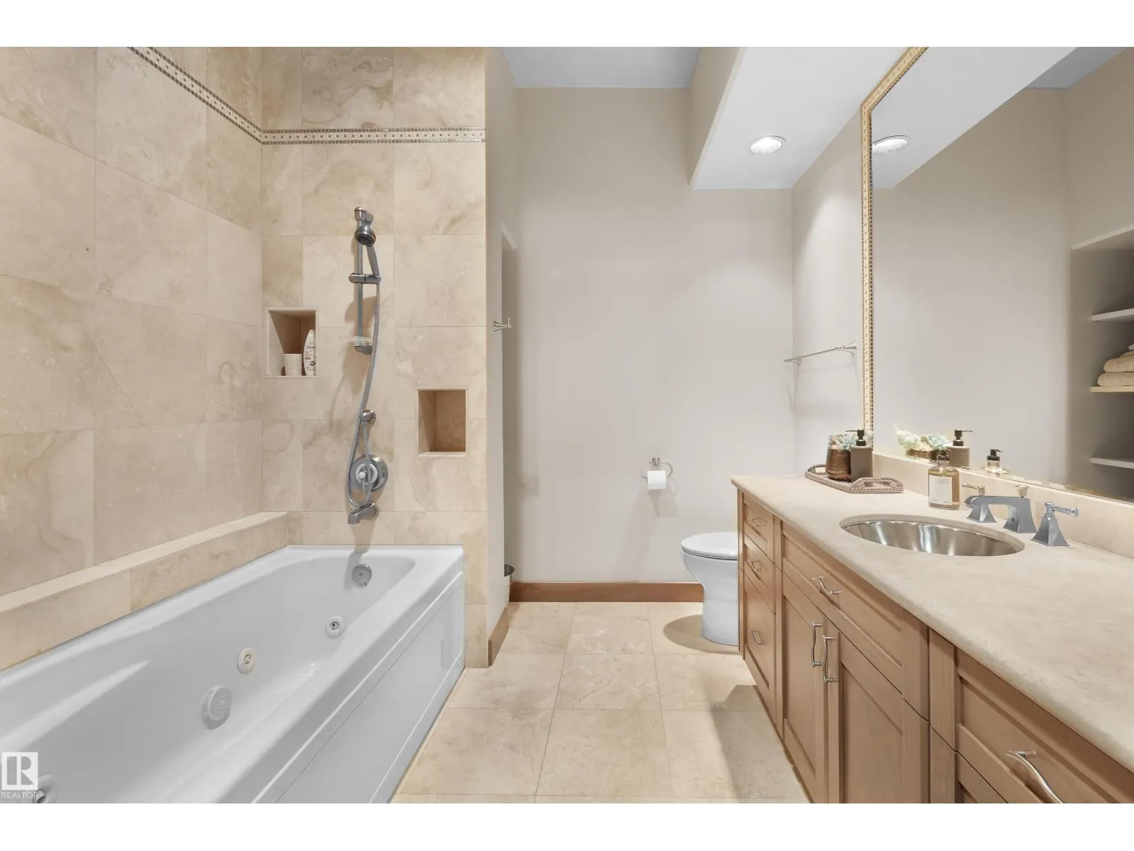 56 WINDERMERE DR SW