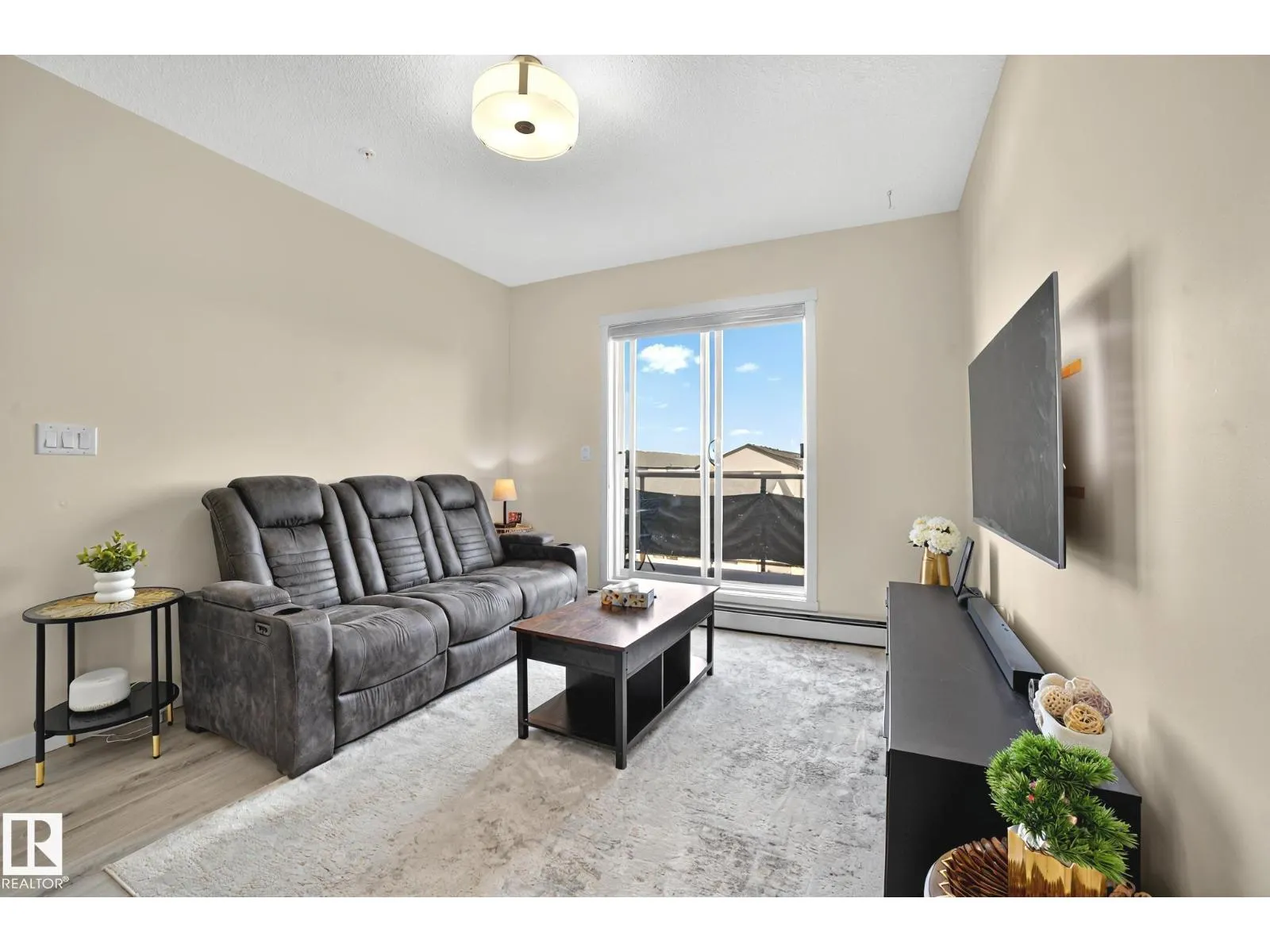 #404 812 WELSH DR SW