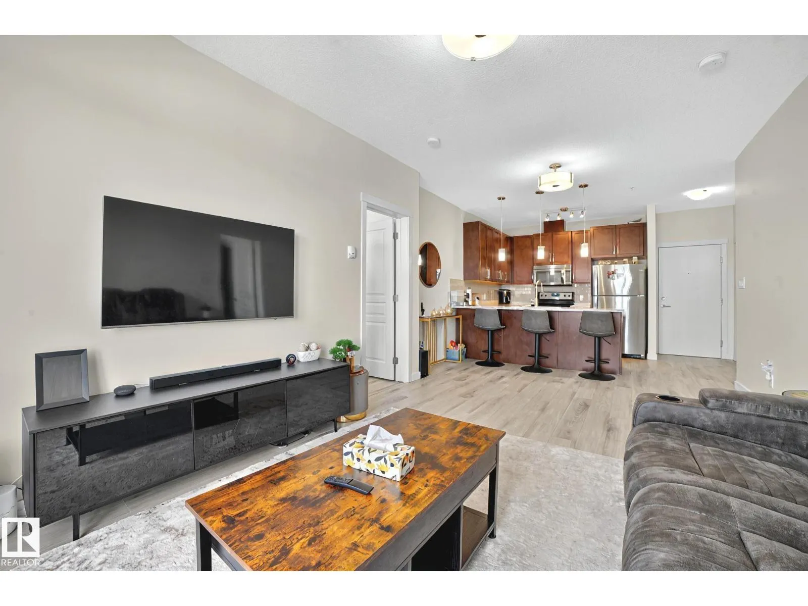 #404 812 WELSH DR SW