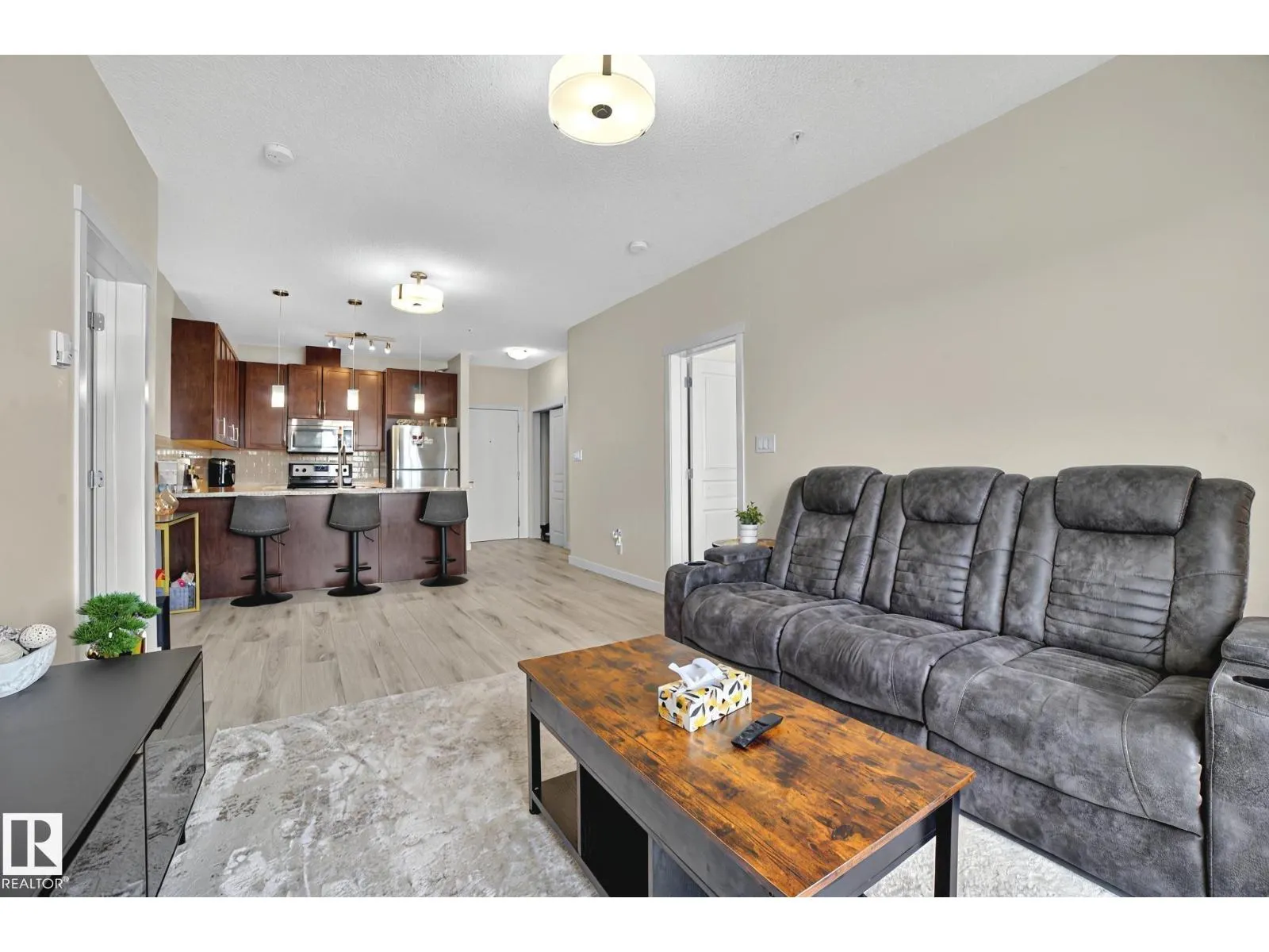 #404 812 WELSH DR SW