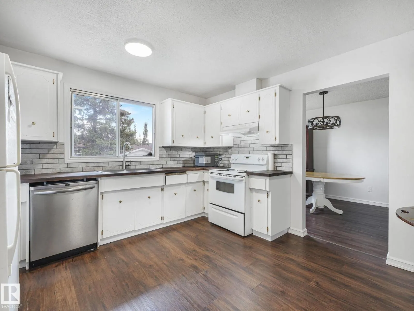 5546 CENTENNIAL DR