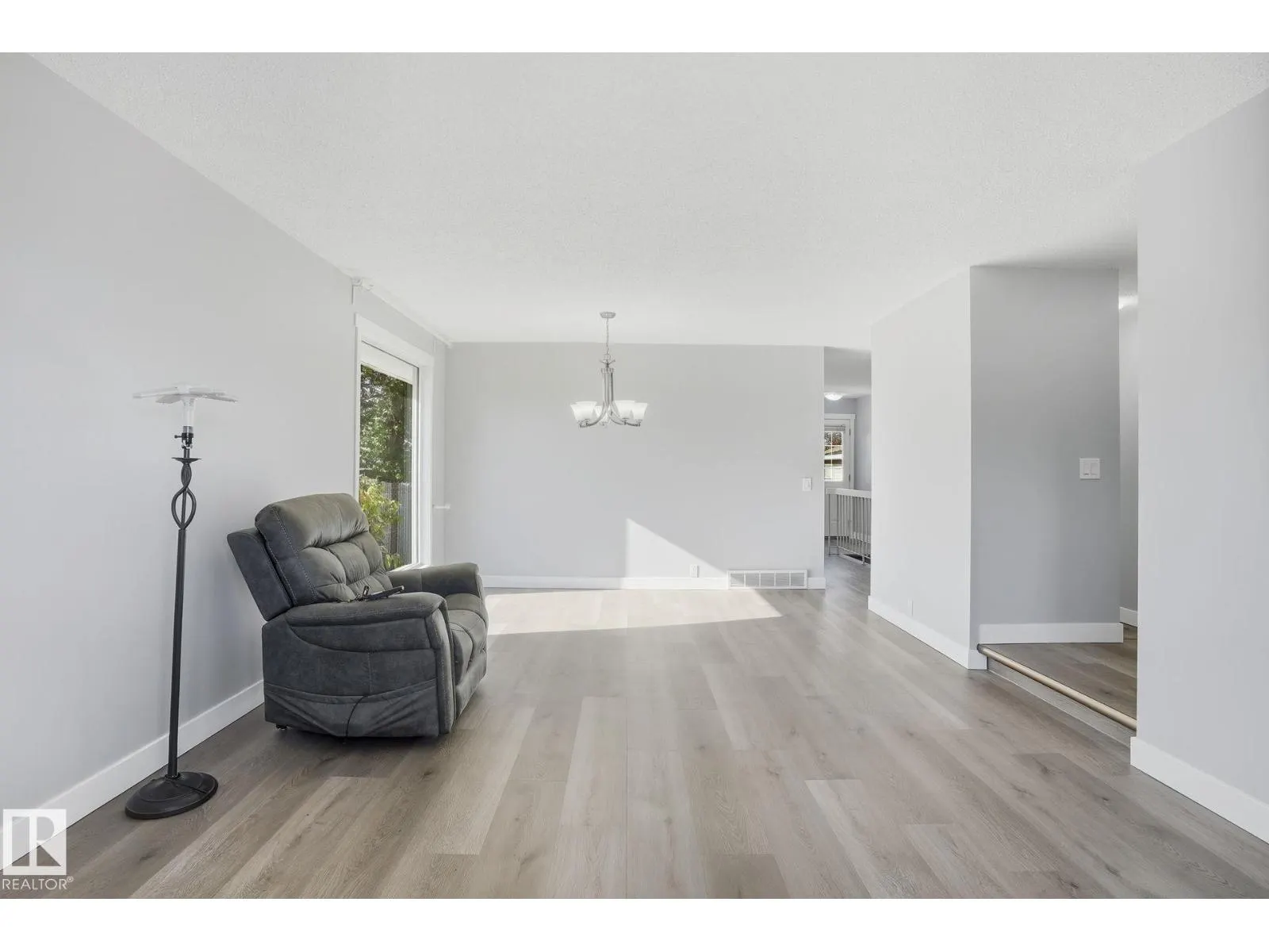 14208 30 ST NW