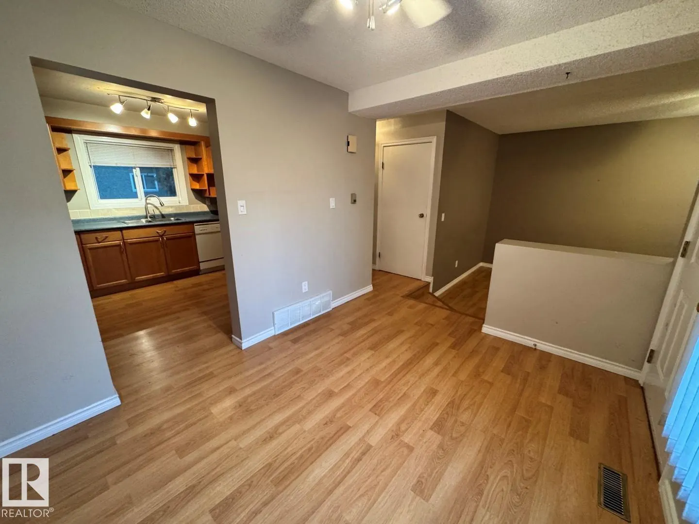 #69 3812 20 AV NW