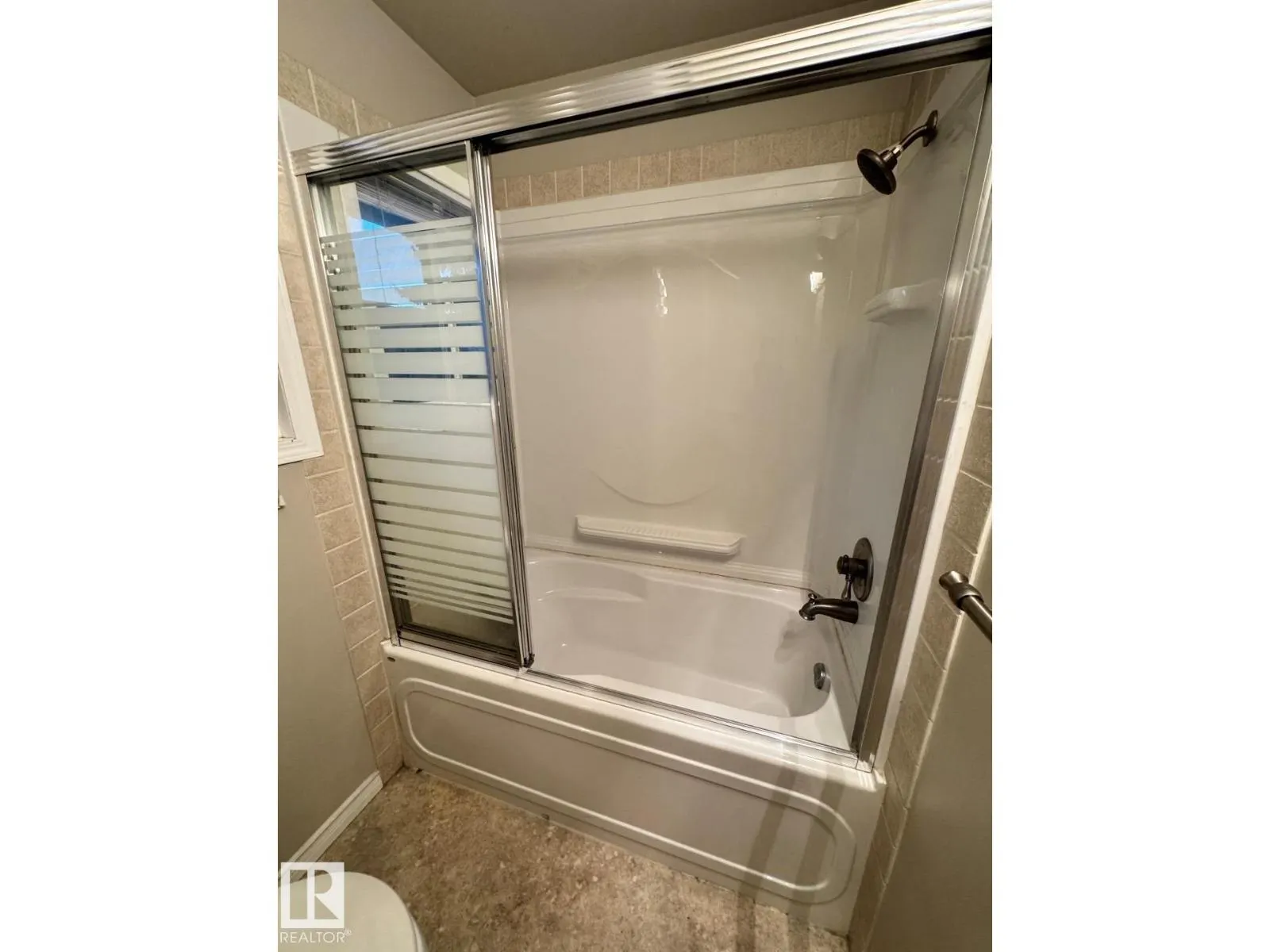 #69 3812 20 AV NW