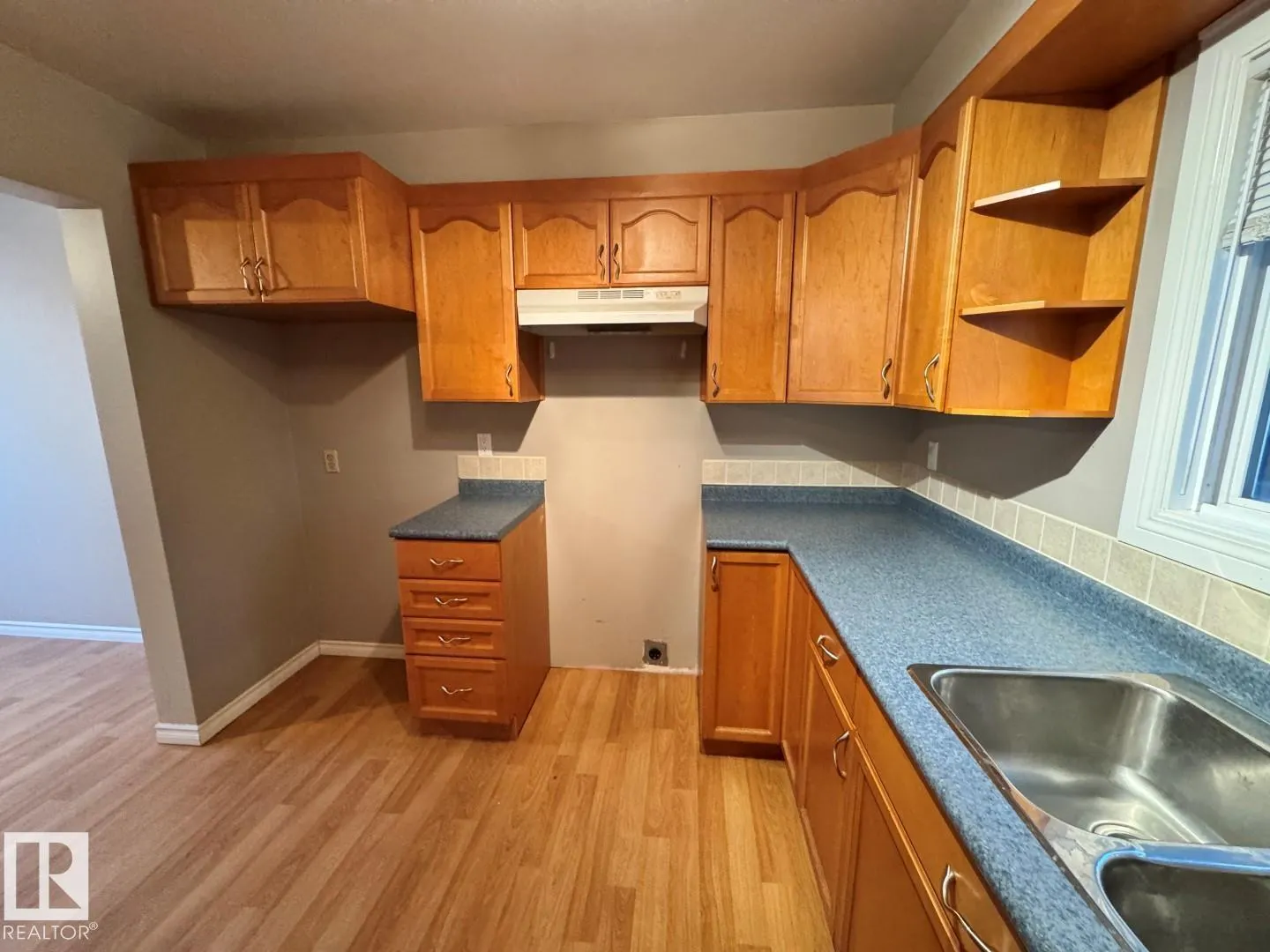 #69 3812 20 AV NW