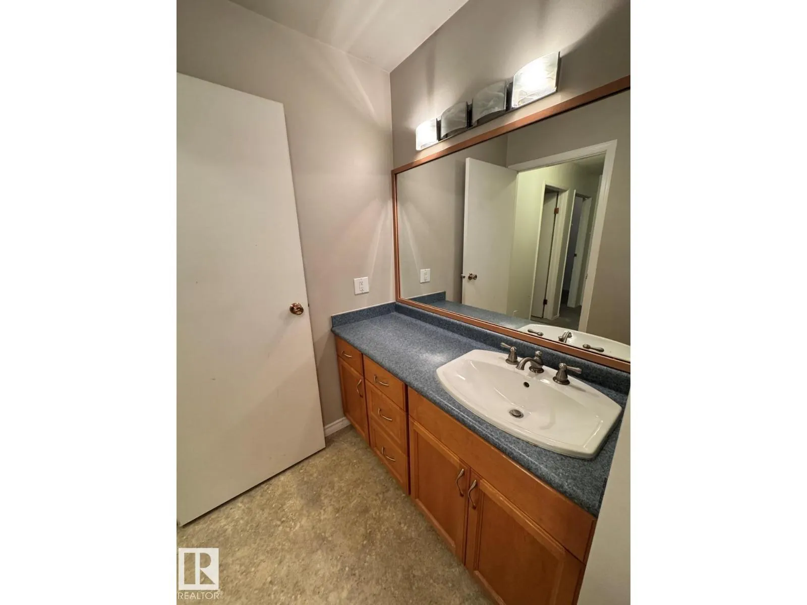 #69 3812 20 AV NW