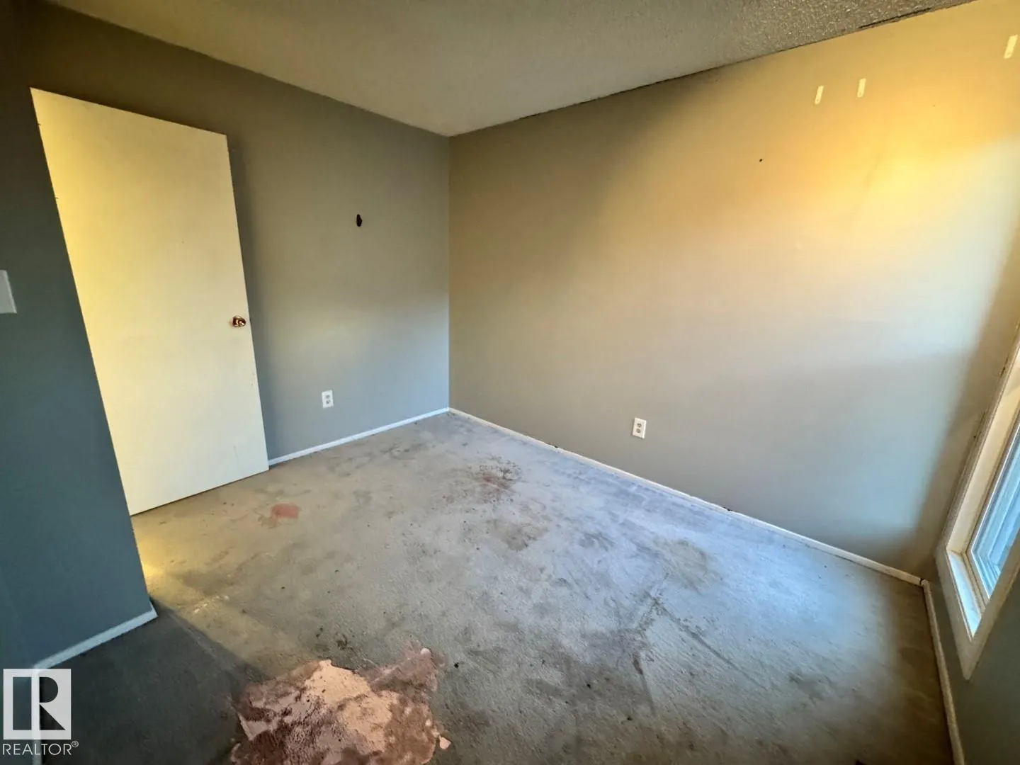 #69 3812 20 AV NW