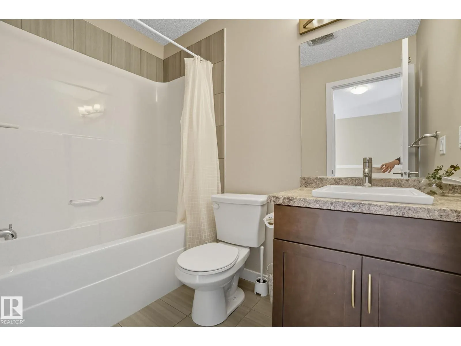 1604 33A ST NW