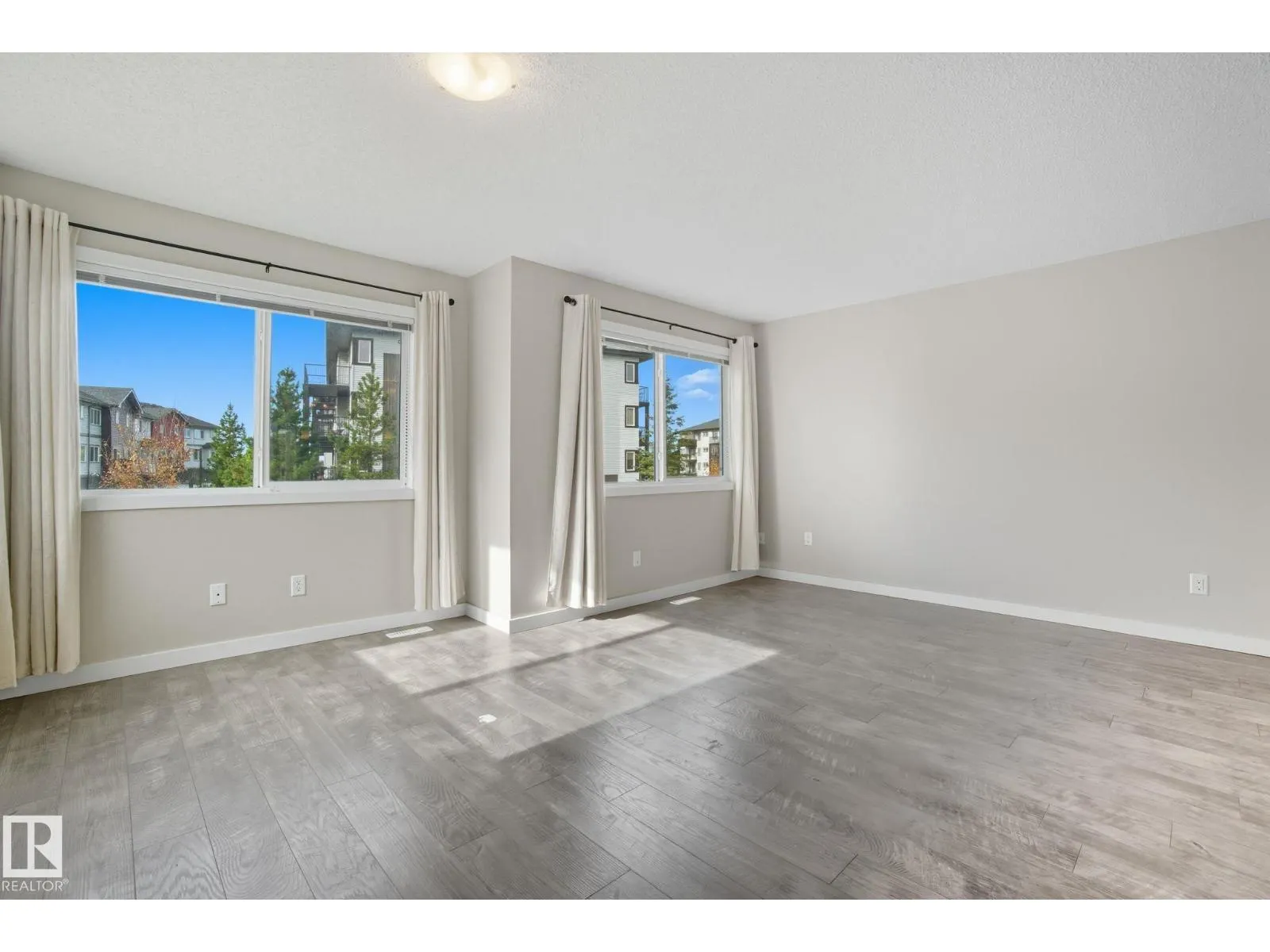 1604 33A ST NW