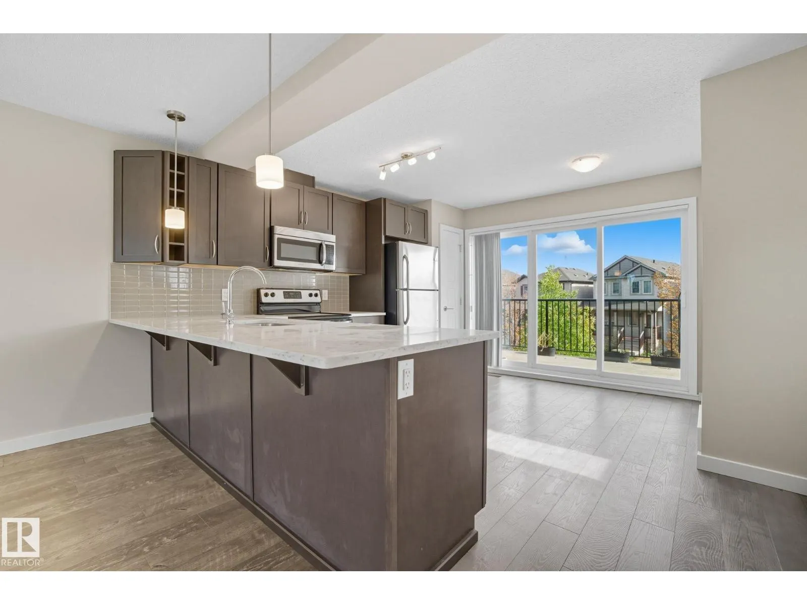 1604 33A ST NW