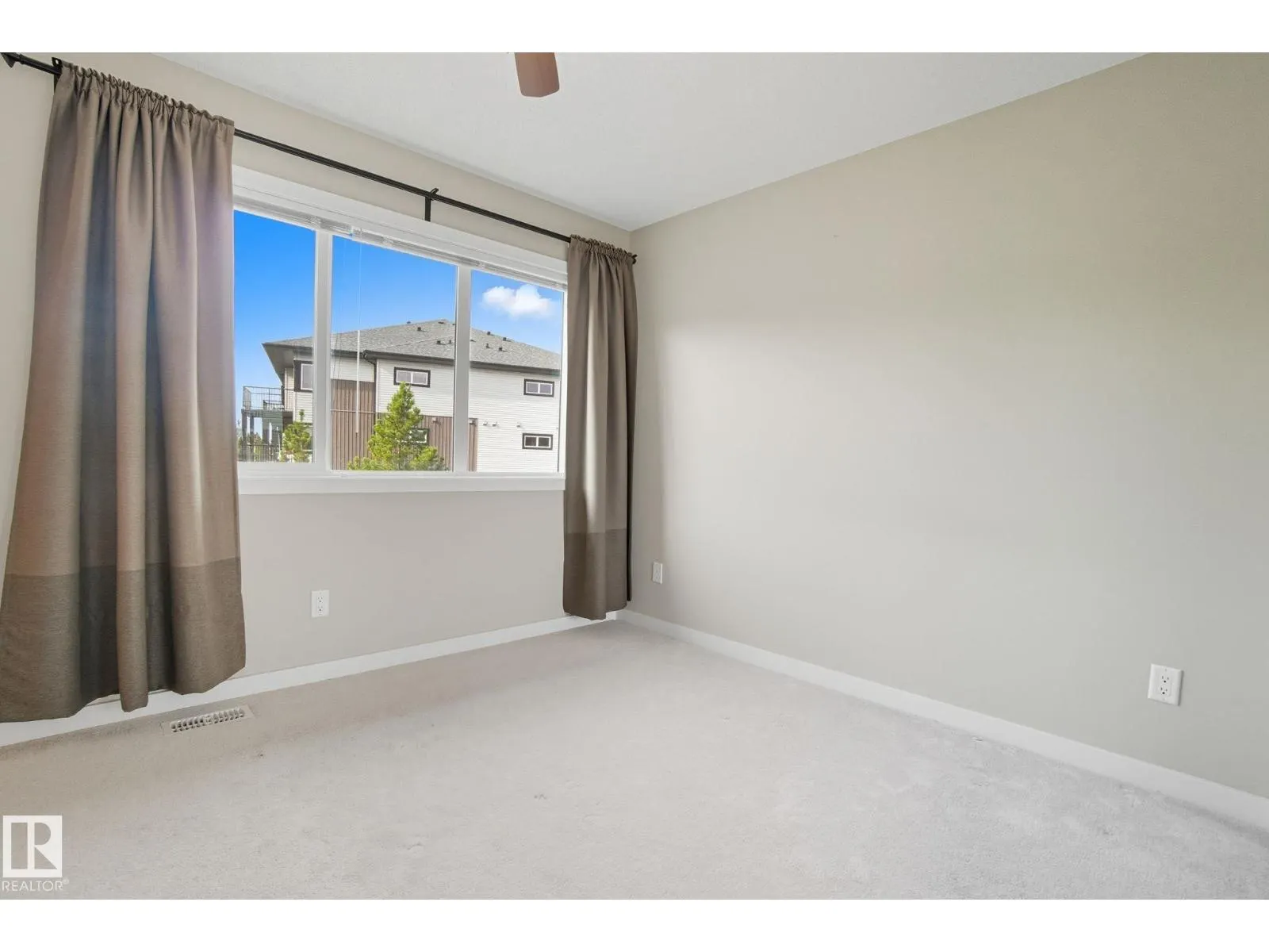 1604 33A ST NW