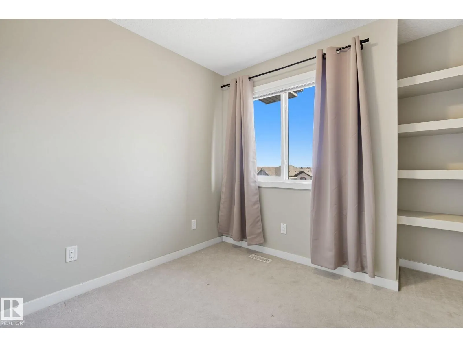 1604 33A ST NW
