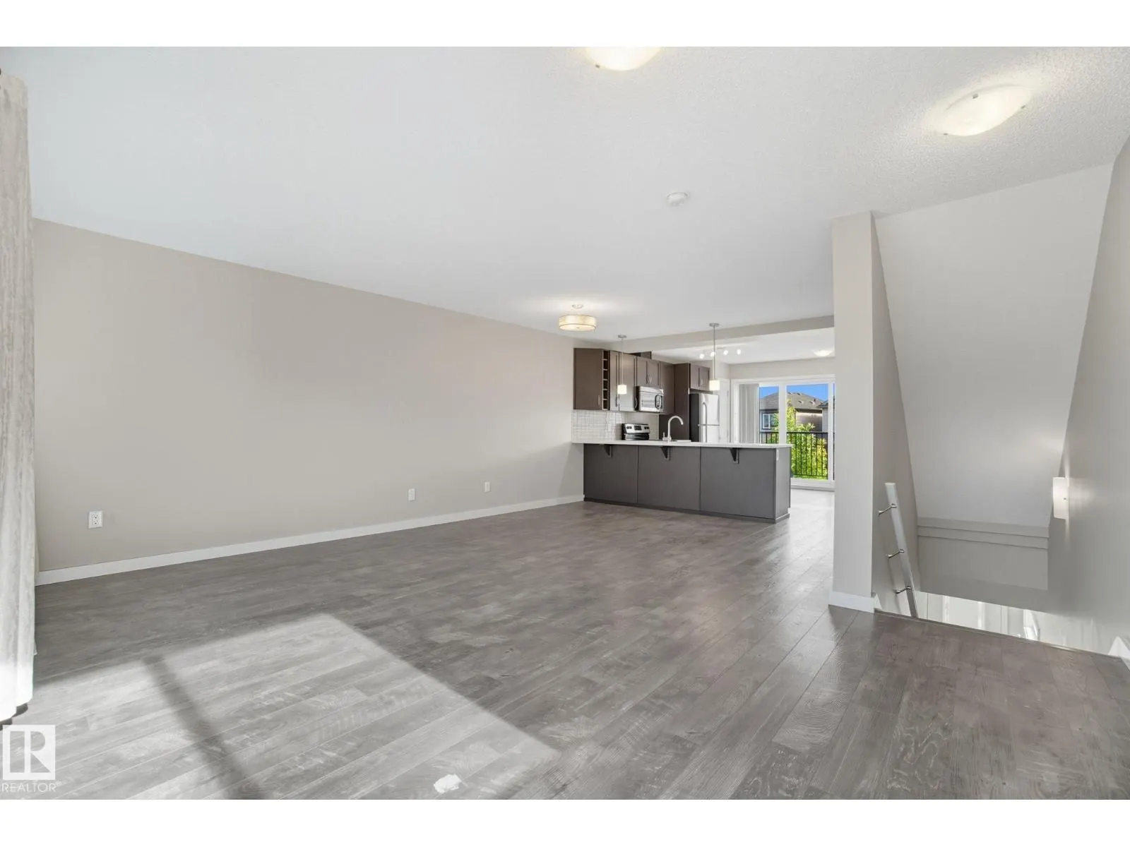 1604 33A ST NW
