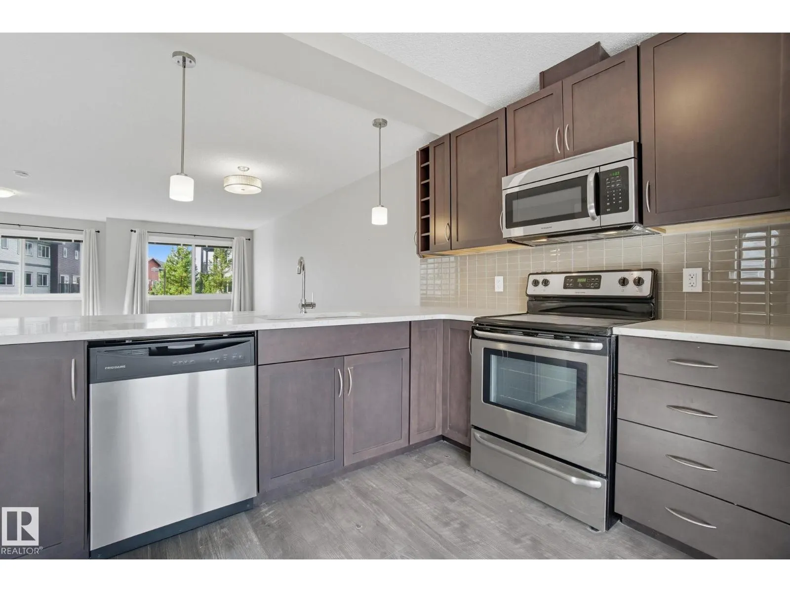 1604 33A ST NW