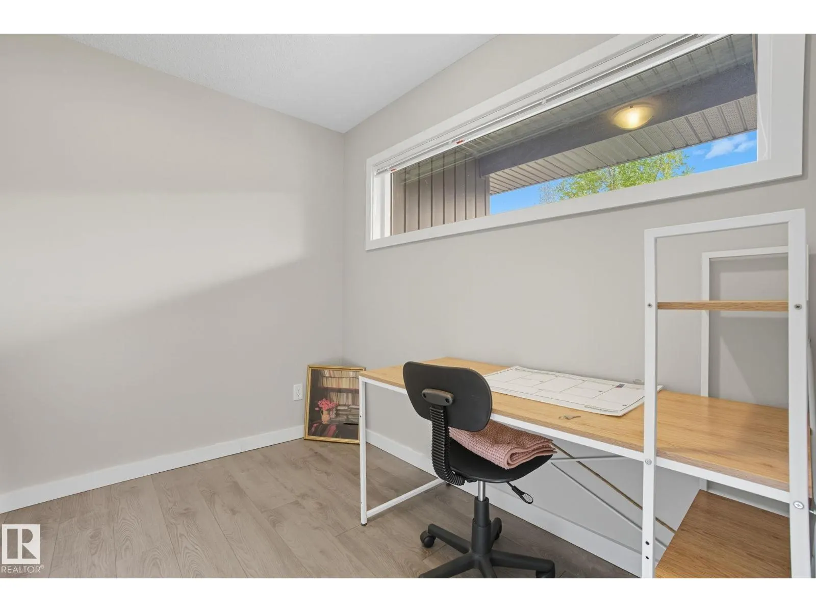 1604 33A ST NW