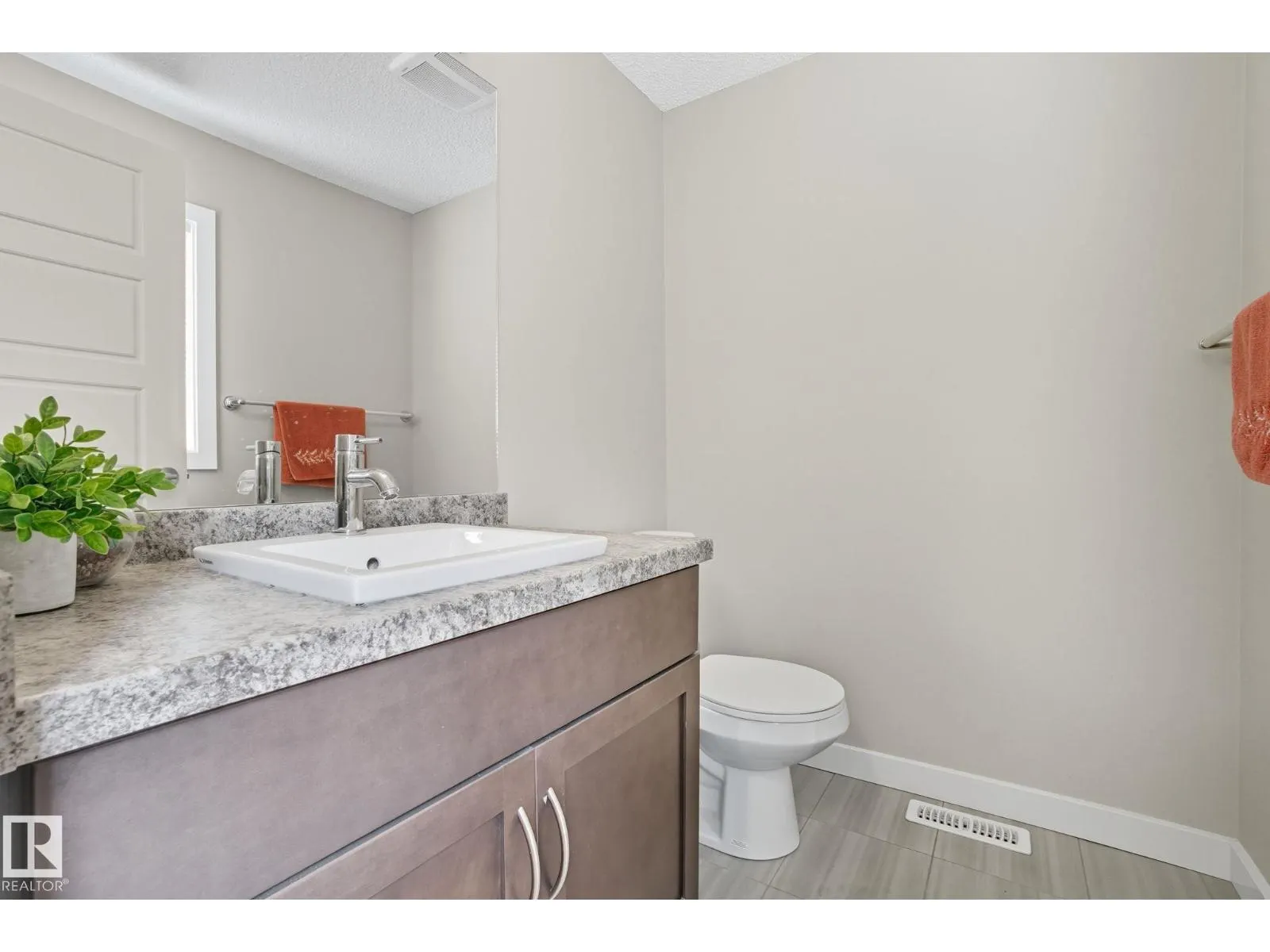 1604 33A ST NW